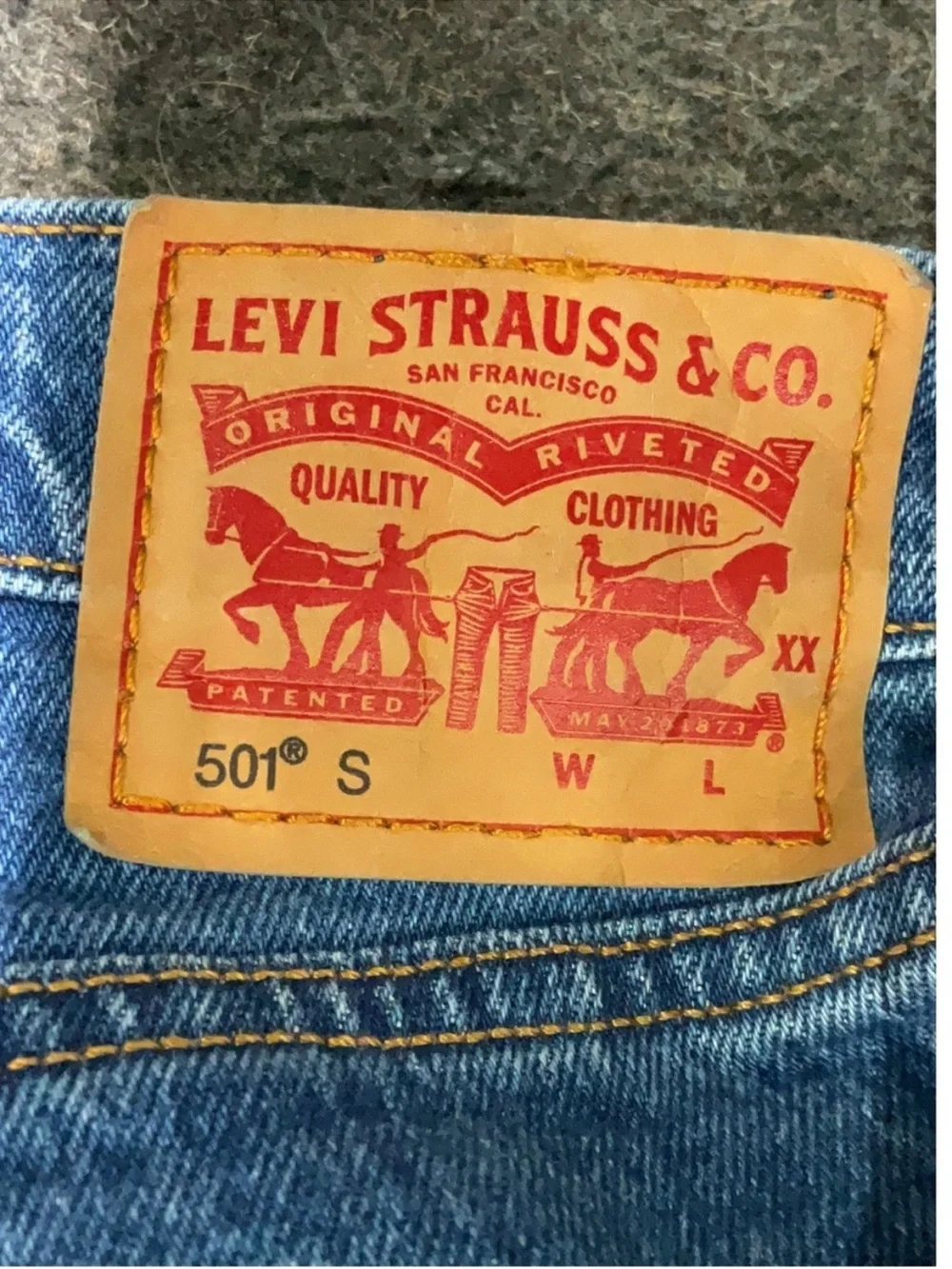 Levi’s 501 Distressed Jeans Medium Wash Button Fly Straight Leg 26